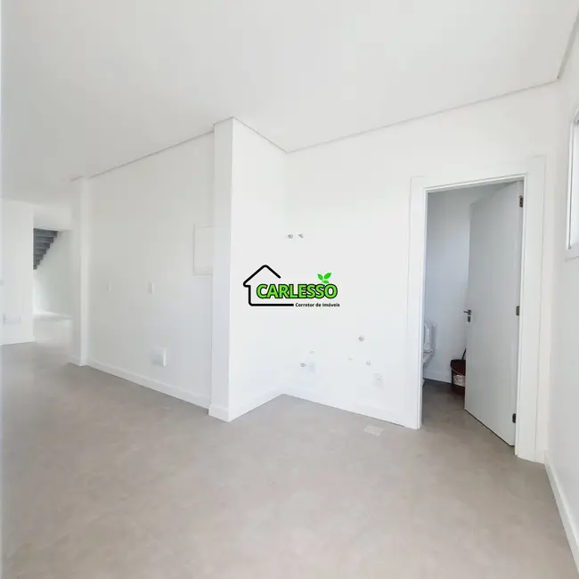 Casa com 3 quartos à venda, 300m2 em Tomazetti, Santa Maria - RS - imagem 9 Foto 9 de Casa com 3 quartos à venda, 300m2 em Tomazetti, Santa Maria - RS