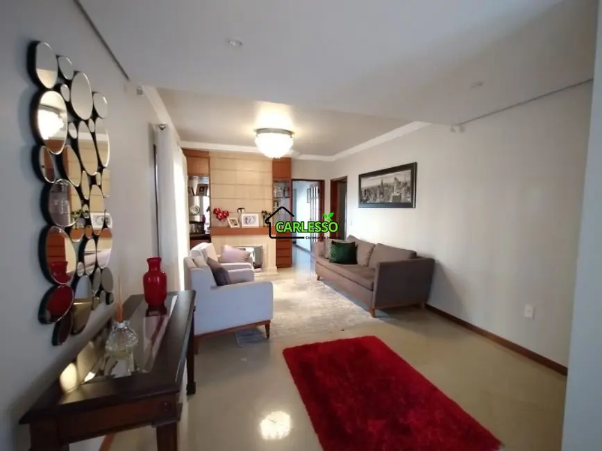 Casa com 3 quartos à venda, 330m2 em Centro, Julio De Castilhos - RS - imagem 3 Foto 3 de Casa com 3 quartos à venda, 330m2 em Centro, Julio De Castilhos - RS