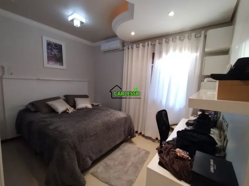 Casa com 3 quartos à venda, 330m2 em Centro, Julio De Castilhos - RS - imagem 6 Foto 6 de Casa com 3 quartos à venda, 330m2 em Centro, Julio De Castilhos - RS