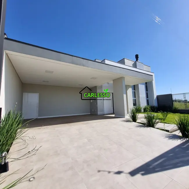 Casa com 3 quartos à venda, 203m2 em Camobi, Santa Maria - RS - imagem 2 Foto 2 de Casa com 3 quartos à venda, 203m2 em Camobi, Santa Maria - RS