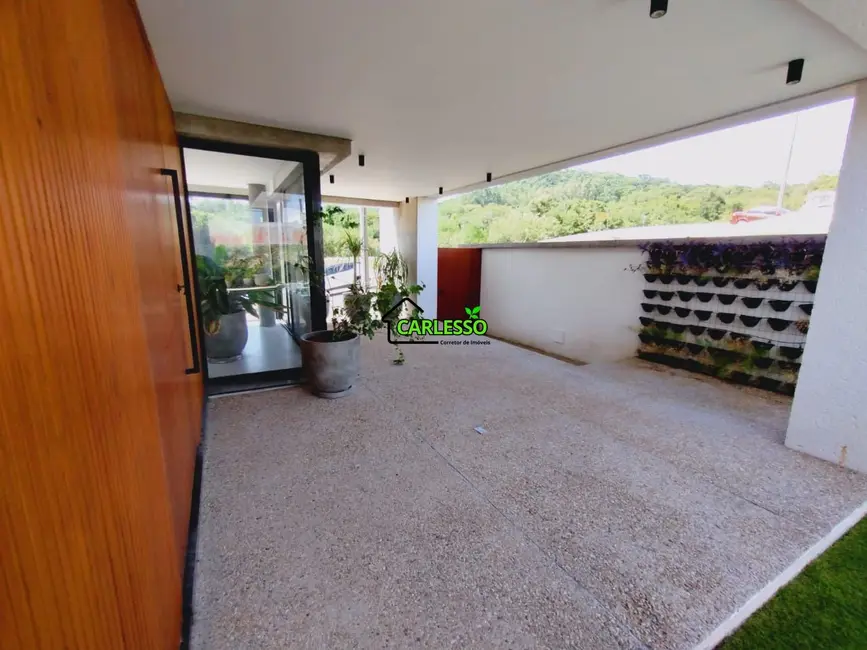 Casa com 3 quartos à venda, 251m2 em Tomazetti, Santa Maria - RS - imagem 5 Foto 5 de Casa com 3 quartos à venda, 251m2 em Tomazetti, Santa Maria - RS