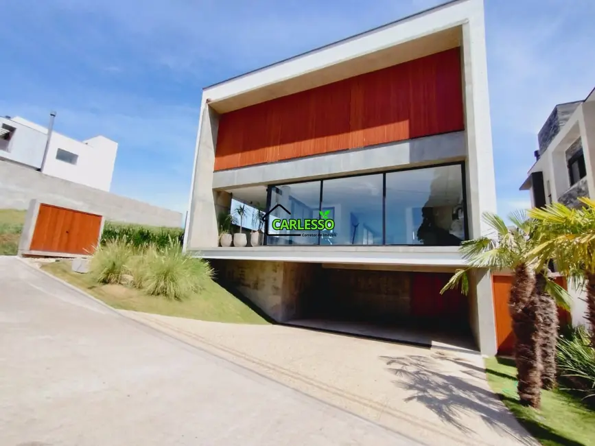 Casa com 3 quartos à venda, 251m2 em Tomazetti, Santa Maria - RS - imagem 3 Foto 3 de Casa com 3 quartos à venda, 251m2 em Tomazetti, Santa Maria - RS