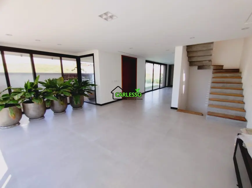 Casa com 3 quartos à venda, 251m2 em Tomazetti, Santa Maria - RS - imagem 9 Foto 9 de Casa com 3 quartos à venda, 251m2 em Tomazetti, Santa Maria - RS