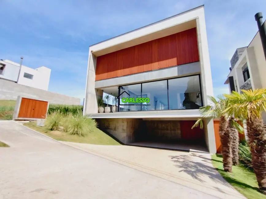 Foto 2 de Casa com 3 quartos à venda, 251m2 em Tomazetti, Santa Maria - RS