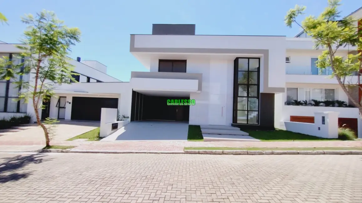 Foto 2 de Casa com 3 quartos à venda, 291m2 em Tomazetti, Santa Maria - RS