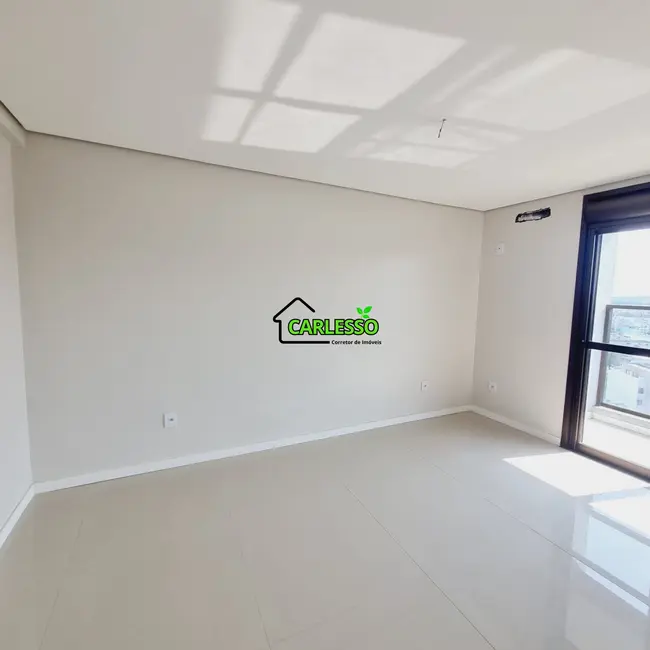 Foto 9 de Apartamento com 3 quartos à venda, 350m2 em Nossa Senhora Medianeira, Santa Maria - RS