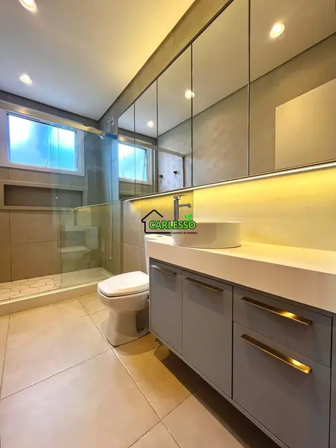 Casa com 4 quartos à venda, 360m2 em São José, Santa Maria - RS - imagem 8 Foto 8 de Casa com 4 quartos à venda, 360m2 em São José, Santa Maria - RS