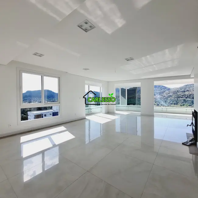 Foto 4 de Apartamento com 3 quartos à venda, 227m2 em Km 3, Santa Maria - RS