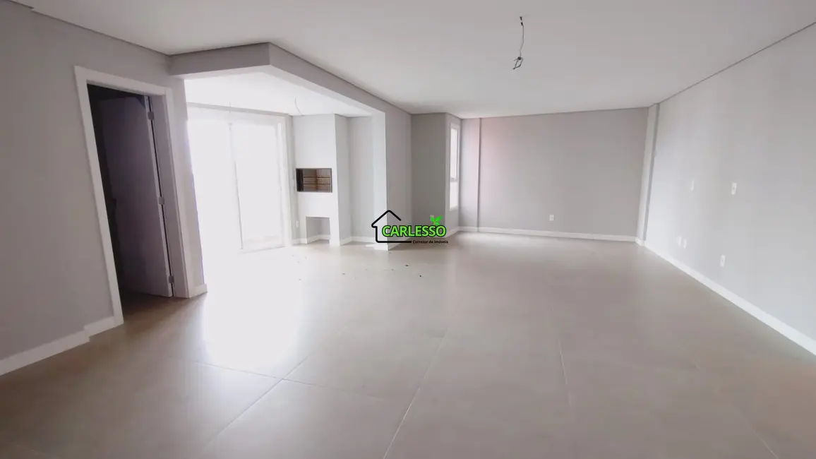 Foto 9 de Apartamento com 3 quartos à venda, 155m2 em Nossa Senhora Medianeira, Santa Maria - RS