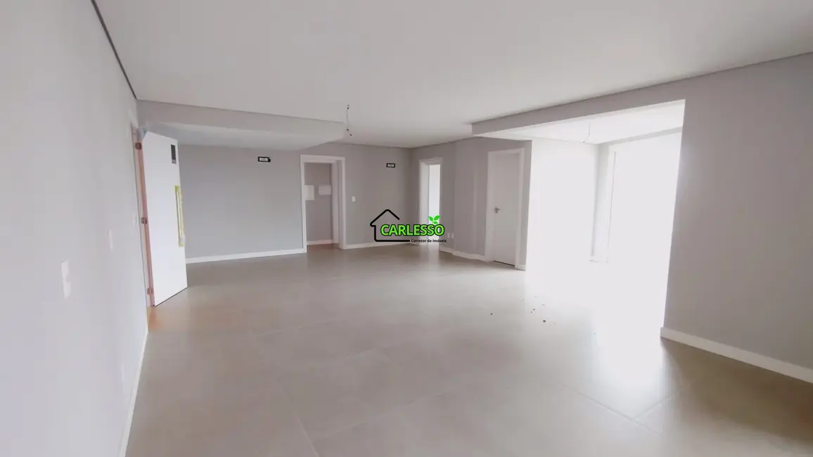 Foto 8 de Apartamento com 3 quartos à venda, 155m2 em Nossa Senhora Medianeira, Santa Maria - RS