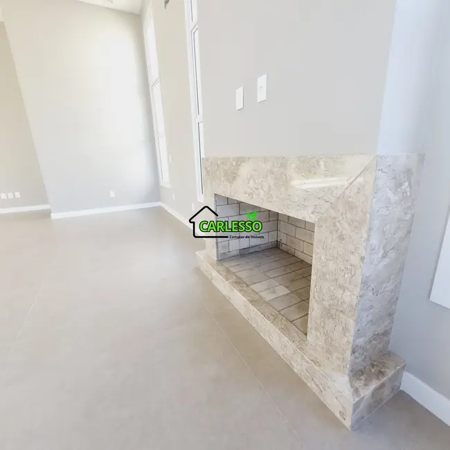 Casa com 3 quartos à venda, 206m2 em Camobi, Santa Maria - RS - imagem 3 Foto 3 de Casa com 3 quartos à venda, 206m2 em Camobi, Santa Maria - RS