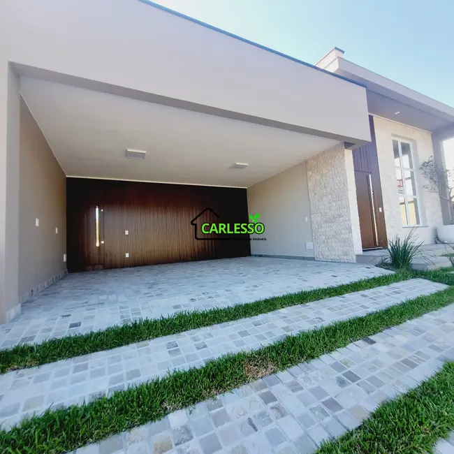 Casa com 3 quartos à venda, 206m2 em Camobi, Santa Maria - RS - imagem 1 Foto 1 de Casa com 3 quartos à venda, 206m2 em Camobi, Santa Maria - RS