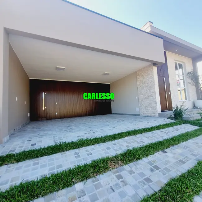 Foto 1 de Casa com 3 quartos à venda, 206m2 em Camobi, Santa Maria - RS