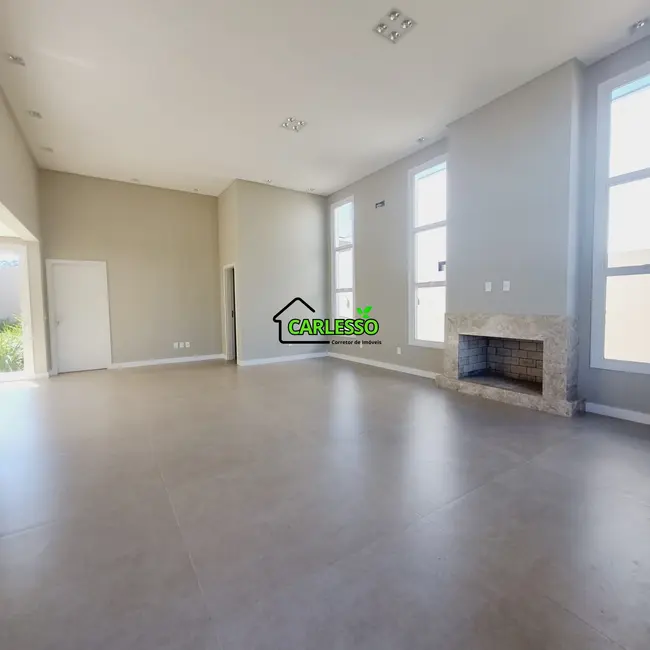 Casa com 3 quartos à venda, 206m2 em Camobi, Santa Maria - RS - imagem 2 Foto 2 de Casa com 3 quartos à venda, 206m2 em Camobi, Santa Maria - RS