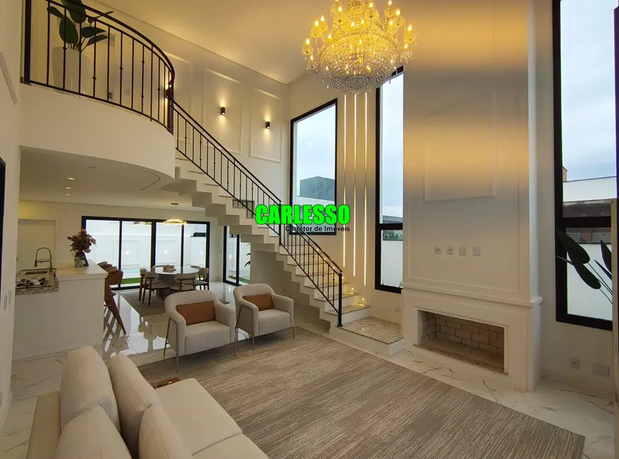 Foto 2 de Casa com 3 quartos à venda, 217m2 em Tomazetti, Santa Maria - RS