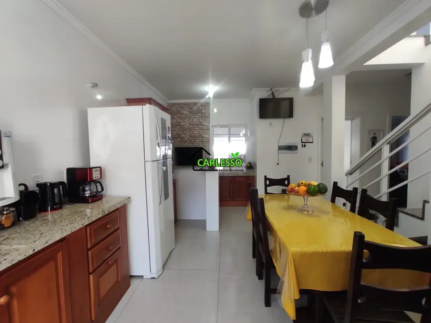 Casa com 3 quartos à venda, 205m2 em Juscelino Kubitschek, Santa Maria - RS - imagem 7 Foto 7 de Casa com 3 quartos à venda, 205m2 em Juscelino Kubitschek, Santa Maria - RS