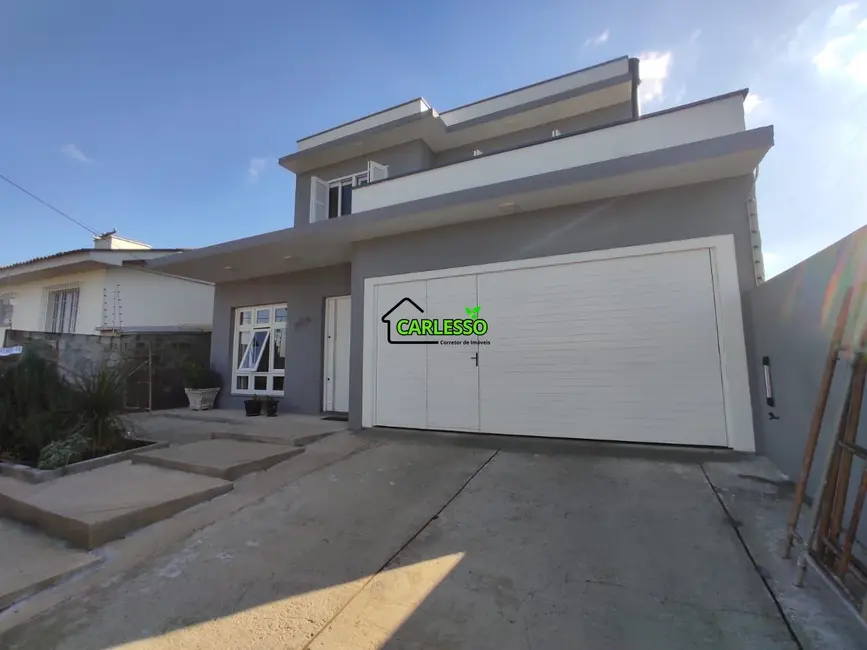 Casa com 3 quartos à venda, 205m2 em Juscelino Kubitschek, Santa Maria - RS - imagem 1 Foto 1 de Casa com 3 quartos à venda, 205m2 em Juscelino Kubitschek, Santa Maria - RS