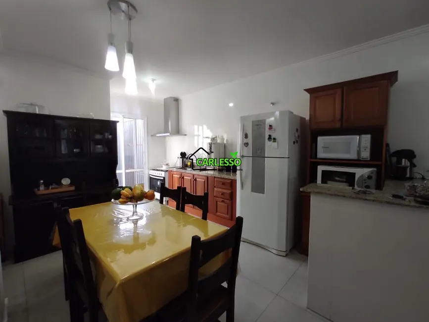 Casa com 3 quartos à venda, 205m2 em Juscelino Kubitschek, Santa Maria - RS - imagem 9 Foto 9 de Casa com 3 quartos à venda, 205m2 em Juscelino Kubitschek, Santa Maria - RS