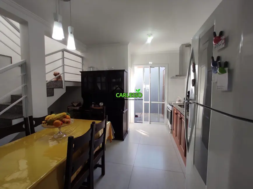 Casa com 3 quartos à venda, 205m2 em Juscelino Kubitschek, Santa Maria - RS - imagem 6 Foto 6 de Casa com 3 quartos à venda, 205m2 em Juscelino Kubitschek, Santa Maria - RS