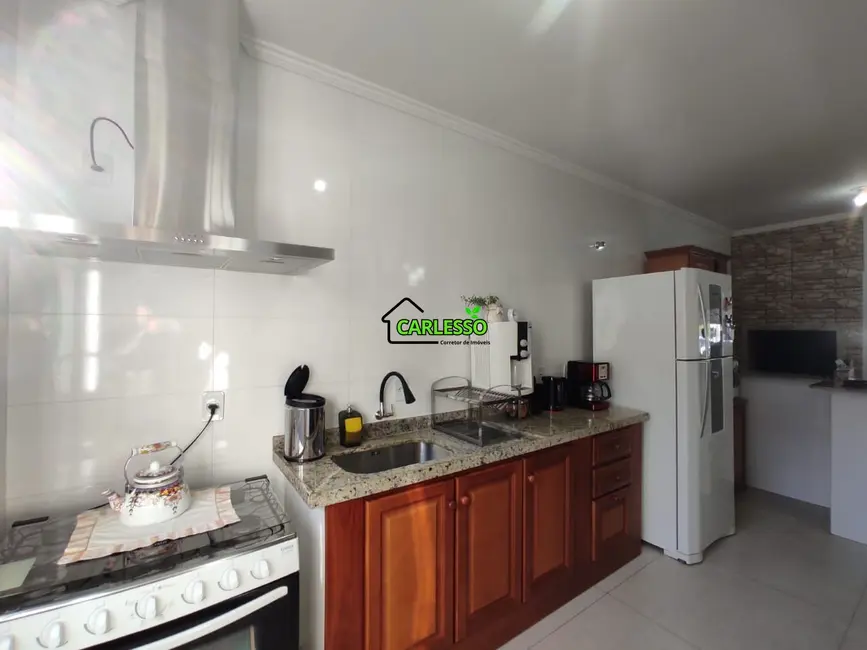 Casa com 3 quartos à venda, 205m2 em Juscelino Kubitschek, Santa Maria - RS - imagem 8 Foto 8 de Casa com 3 quartos à venda, 205m2 em Juscelino Kubitschek, Santa Maria - RS