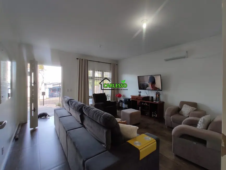 Casa com 3 quartos à venda, 205m2 em Juscelino Kubitschek, Santa Maria - RS - imagem 4 Foto 4 de Casa com 3 quartos à venda, 205m2 em Juscelino Kubitschek, Santa Maria - RS