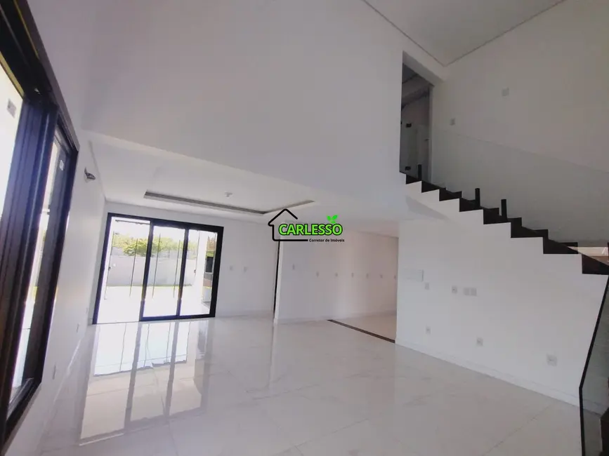 Casa com 3 quartos à venda, 176m2 em Camobi, Santa Maria - RS - imagem 3 Foto 3 de Casa com 3 quartos à venda, 176m2 em Camobi, Santa Maria - RS