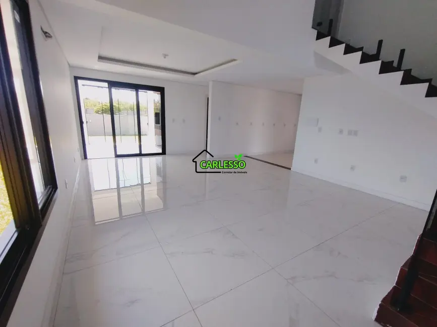 Casa com 3 quartos à venda, 176m2 em Camobi, Santa Maria - RS - imagem 4 Foto 4 de Casa com 3 quartos à venda, 176m2 em Camobi, Santa Maria - RS