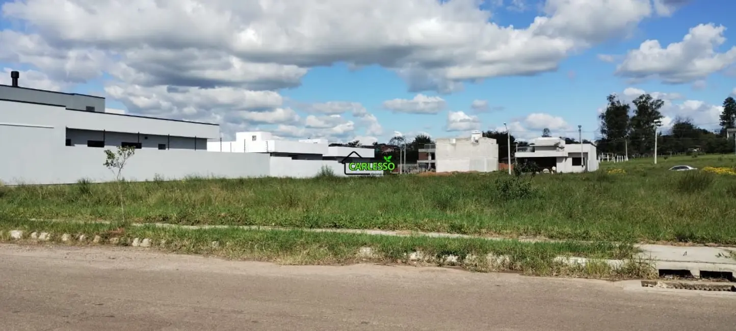 Foto 1 de Terreno / Lote à venda, 330m2 em Pinheiro Machado, Santa Maria - RS