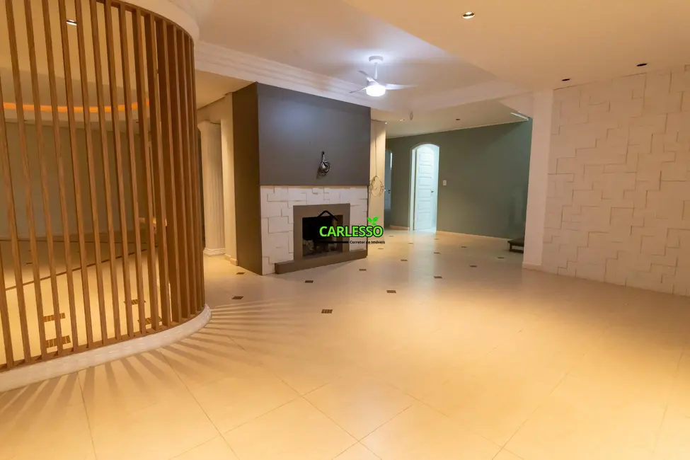 Casa com 4 quartos à venda, 421m2 em Nossa Senhora de Lourdes, Santa Maria - RS - imagem 4 Foto 4 de Casa com 4 quartos à venda, 421m2 em Nossa Senhora de Lourdes, Santa Maria - RS