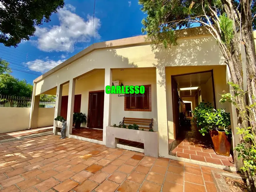 Foto 2 de Casa com 2 quartos à venda, 151m2 em Tancredo Neves, Santa Maria - RS
