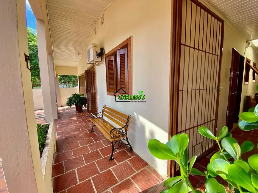 Casa com 2 quartos à venda, 151m2 em Tancredo Neves, Santa Maria - RS - imagem 3 Foto 3 de Casa com 2 quartos à venda, 151m2 em Tancredo Neves, Santa Maria - RS