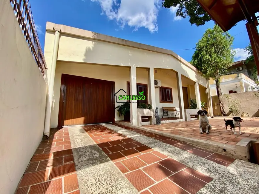 Casa com 2 quartos à venda, 151m2 em Tancredo Neves, Santa Maria - RS - imagem 1 Foto 1 de Casa com 2 quartos à venda, 151m2 em Tancredo Neves, Santa Maria - RS