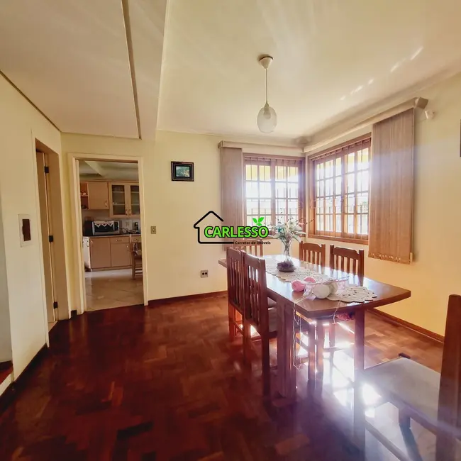 Casa com 3 quartos à venda, 231m2 em São José, Santa Maria - RS - imagem 3 Foto 3 de Casa com 3 quartos à venda, 231m2 em São José, Santa Maria - RS