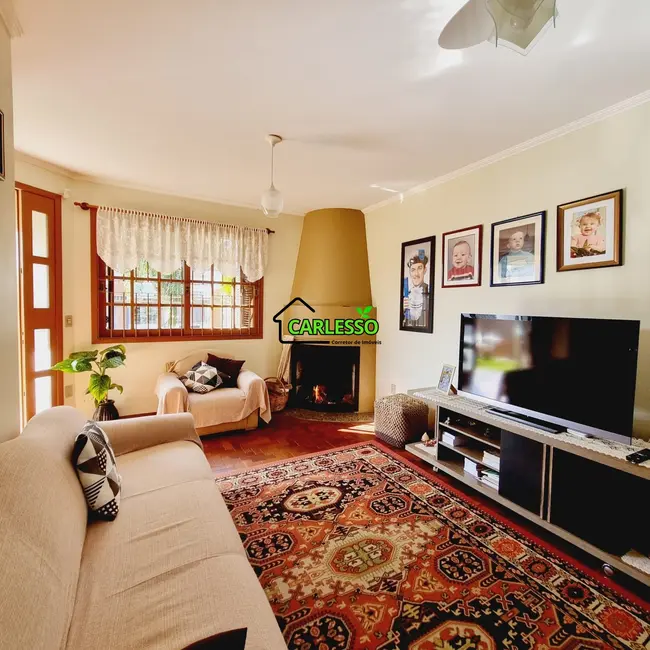 Casa com 3 quartos à venda, 231m2 em São José, Santa Maria - RS - imagem 2 Foto 2 de Casa com 3 quartos à venda, 231m2 em São José, Santa Maria - RS