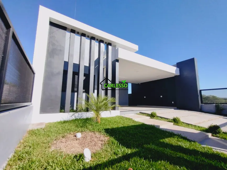 Casa com 3 quartos à venda, 160m2 em Pinheiro Machado, Santa Maria - RS - imagem 1 Foto 1 de Casa com 3 quartos à venda, 160m2 em Pinheiro Machado, Santa Maria - RS