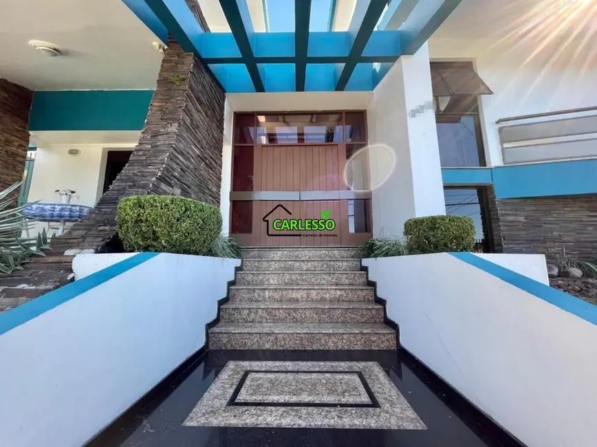 Foto 2 de Casa com 6 quartos à venda, 650m2 em Nossa Senhora de Lourdes, Santa Maria - RS