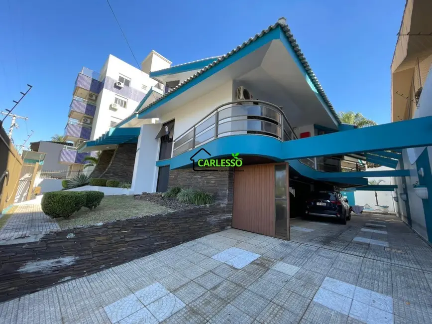 Foto 1 de Casa com 6 quartos à venda, 650m2 em Nossa Senhora de Lourdes, Santa Maria - RS