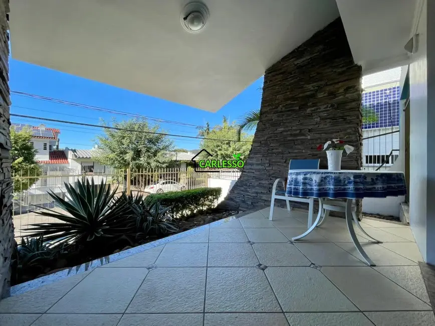 Foto 9 de Casa com 6 quartos à venda, 650m2 em Nossa Senhora de Lourdes, Santa Maria - RS