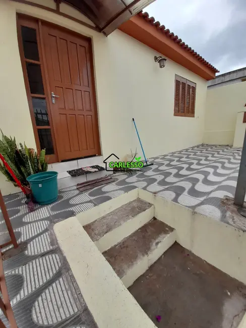 Casa com 3 quartos à venda, 183m2 em Tancredo Neves, Santa Maria - RS - imagem 2 Foto 2 de Casa com 3 quartos à venda, 183m2 em Tancredo Neves, Santa Maria - RS