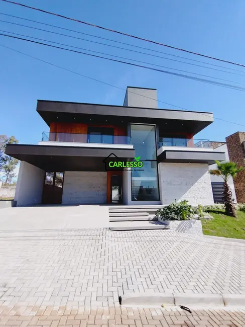 Casa com 5 quartos à venda, 381m2 em Camobi, Santa Maria - RS - imagem 2 Foto 2 de Casa com 5 quartos à venda, 381m2 em Camobi, Santa Maria - RS