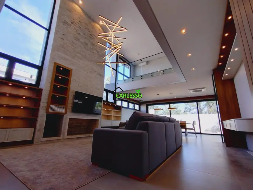 Casa com 5 quartos à venda, 381m2 em Camobi, Santa Maria - RS - imagem 6 Foto 6 de Casa com 5 quartos à venda, 381m2 em Camobi, Santa Maria - RS