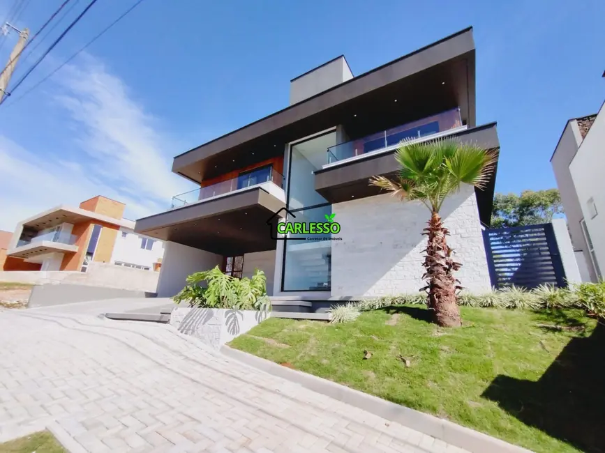 Casa com 5 quartos à venda, 381m2 em Camobi, Santa Maria - RS - imagem 3 Foto 3 de Casa com 5 quartos à venda, 381m2 em Camobi, Santa Maria - RS