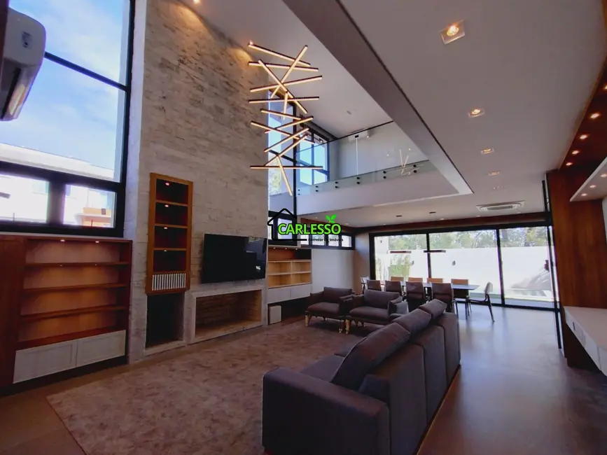 Casa com 5 quartos à venda, 381m2 em Camobi, Santa Maria - RS - imagem 5 Foto 5 de Casa com 5 quartos à venda, 381m2 em Camobi, Santa Maria - RS