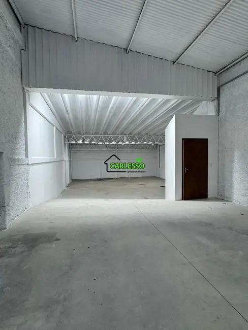 Armazém / Galpão com 1 quarto para alugar, 100m2 em Juscelino Kubitschek, Santa Maria - RS - imagem 6 Foto 6 de Armazém / Galpão com 1 quarto para alugar, 100m2 em Juscelino Kubitschek, Santa Maria - RS