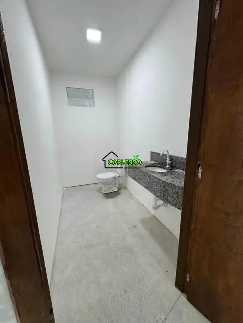 Armazém / Galpão com 1 quarto para alugar, 100m2 em Juscelino Kubitschek, Santa Maria - RS - imagem 8 Foto 8 de Armazém / Galpão com 1 quarto para alugar, 100m2 em Juscelino Kubitschek, Santa Maria - RS