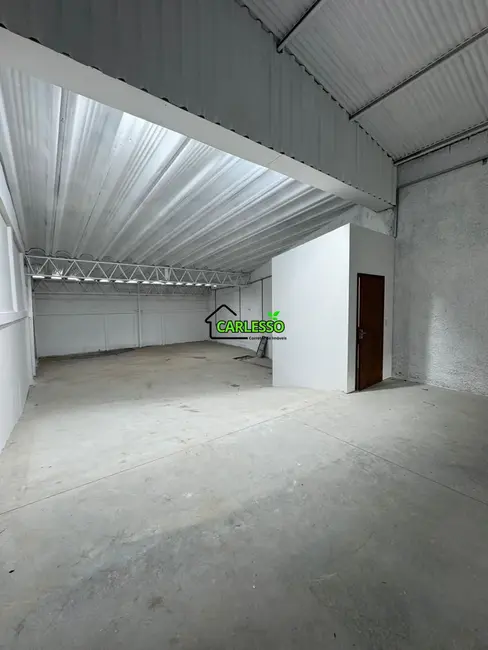 Armazém / Galpão com 1 quarto para alugar, 100m2 em Juscelino Kubitschek, Santa Maria - RS - imagem 7 Foto 7 de Armazém / Galpão com 1 quarto para alugar, 100m2 em Juscelino Kubitschek, Santa Maria - RS