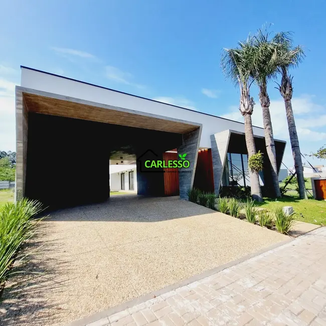 Casa com 3 quartos à venda, 195m2 em Camobi, Santa Maria - RS - imagem 2 Foto 2 de Casa com 3 quartos à venda, 195m2 em Camobi, Santa Maria - RS