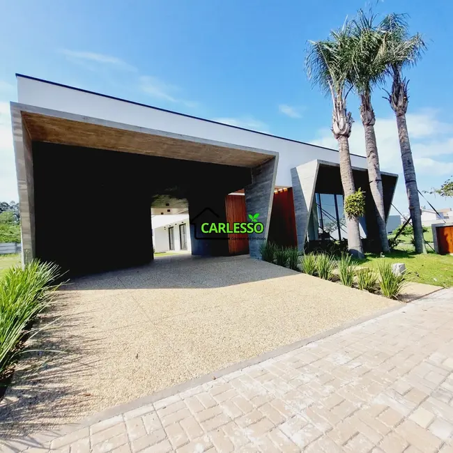 Casa com 3 quartos à venda, 195m2 em Camobi, Santa Maria - RS - imagem 1 Foto 1 de Casa com 3 quartos à venda, 195m2 em Camobi, Santa Maria - RS