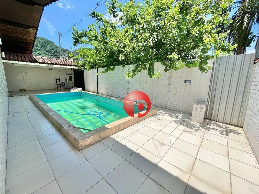 Casa com 6 quartos à venda, 267m2 em Canto do Forte, Praia Grande - SP - imagem 2 Foto 2 de Casa com 6 quartos à venda, 267m2 em Canto do Forte, Praia Grande - SP