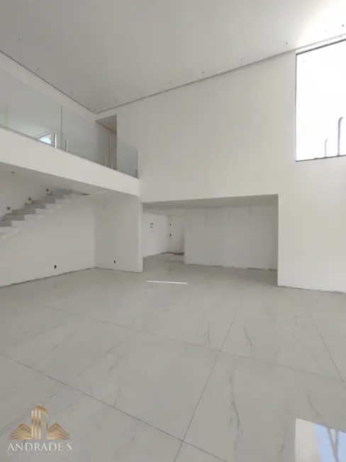 Casa de Condomínio com 4 quartos à venda, 370m2 em Recreio dos Bandeirantes, Rio De Janeiro - RJ - imagem 4 Foto 4 de Casa de Condomínio com 4 quartos à venda, 370m2 em Recreio dos Bandeirantes, Rio De Janeiro - RJ